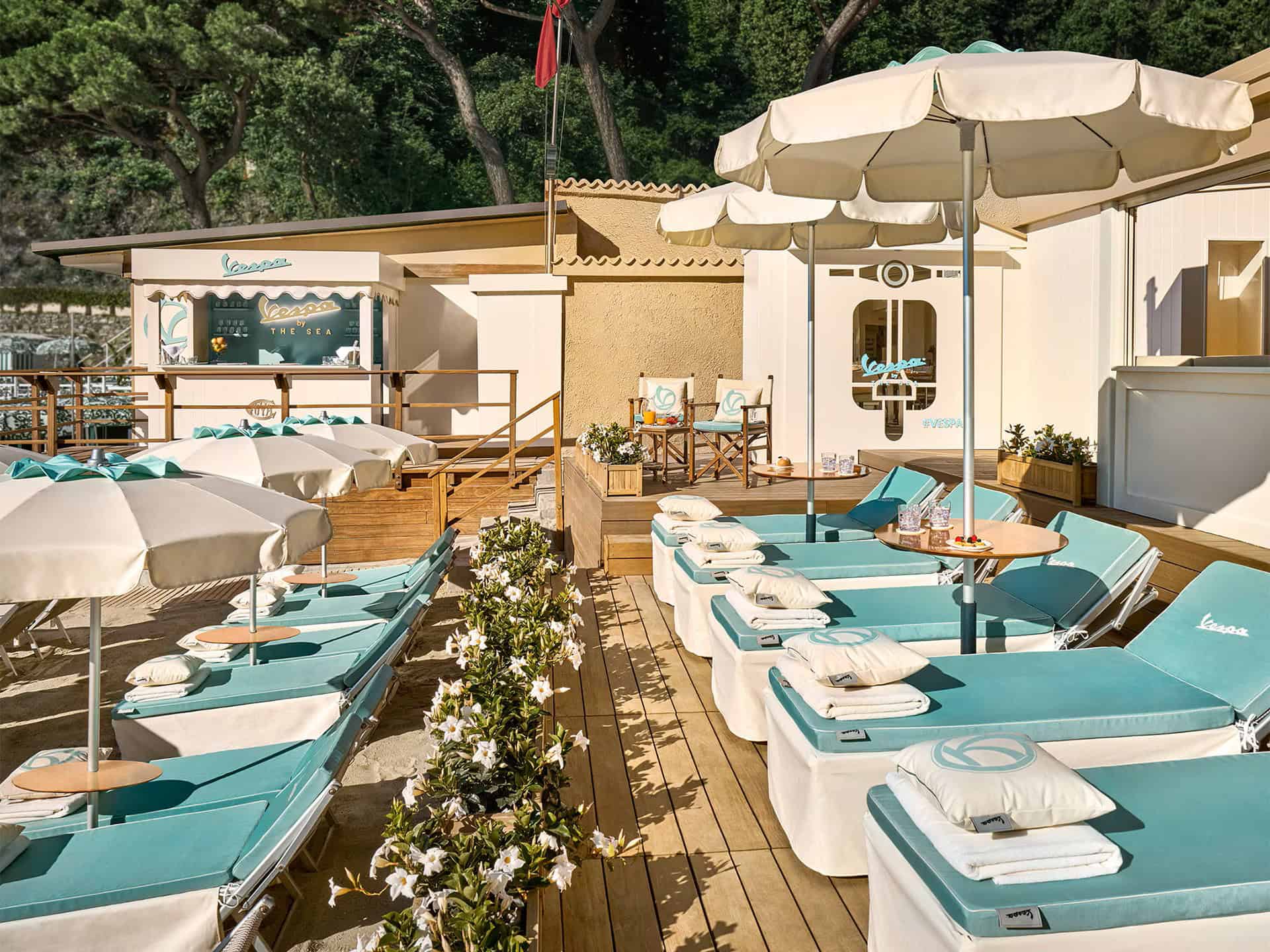 Vespa beach club, Paraggi