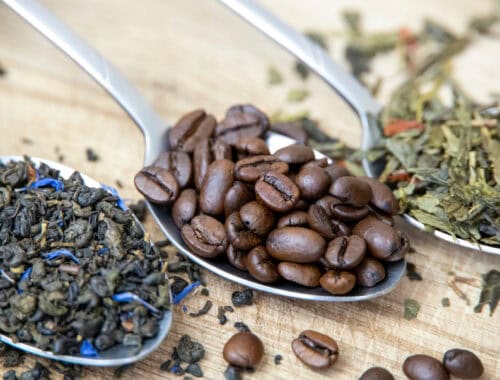 tea and coffee on spoons, source: Shutterstock