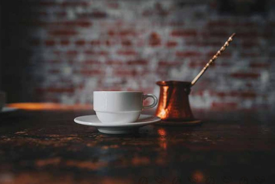 Ελληνικός καφές, φλιτζάνι και μπρίκι